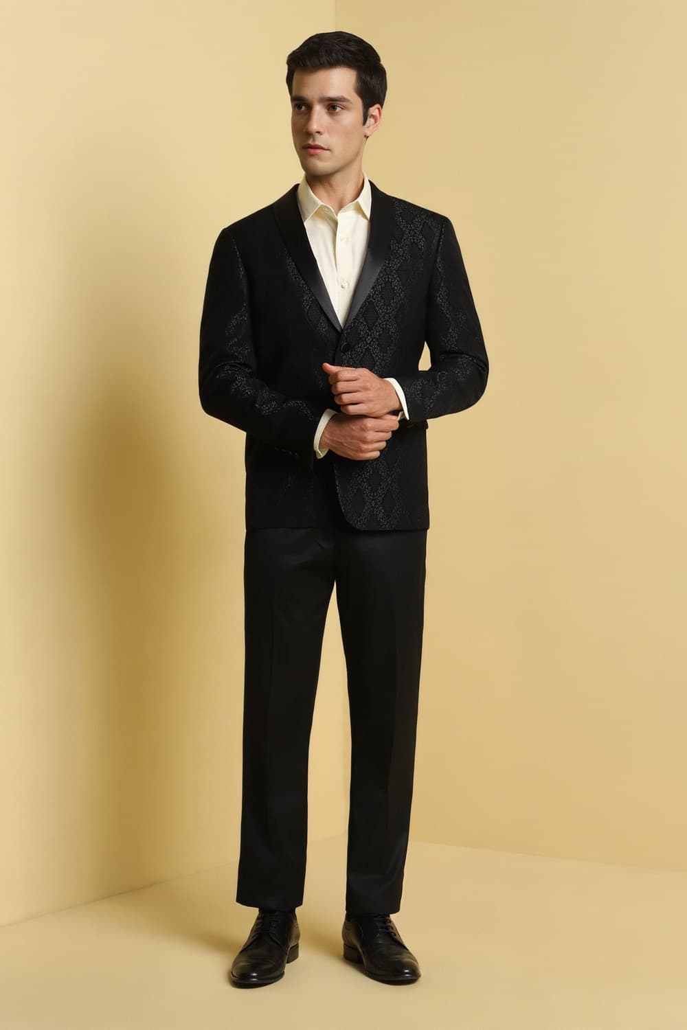 Men Black Slim Fit Textured Party Two Piece Suit