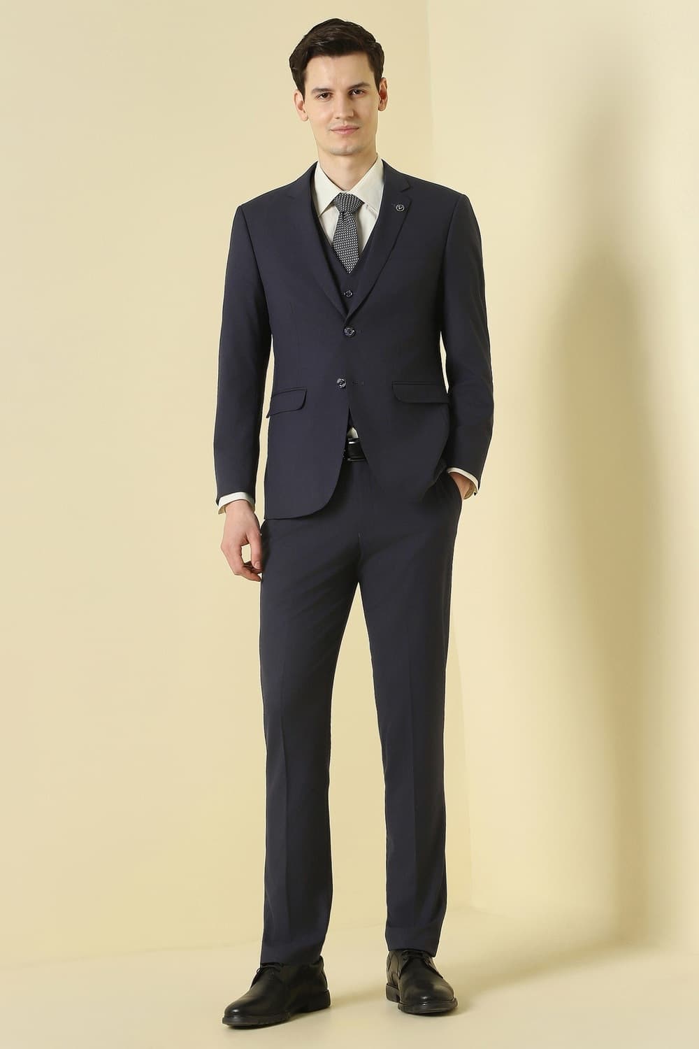 Men Navy Solid Formal Three Piece Suit