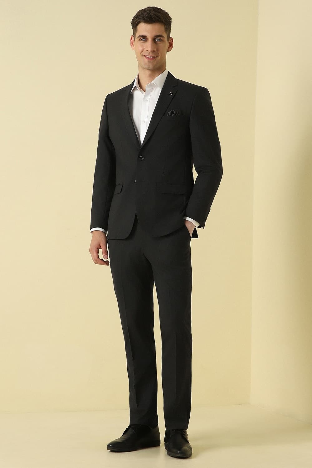 Men Black Solid Formal Two Piece Suit