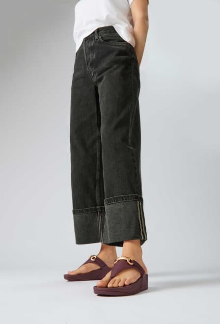 Lulu Chunky-Snaffle Leather Toe-Post Sandals