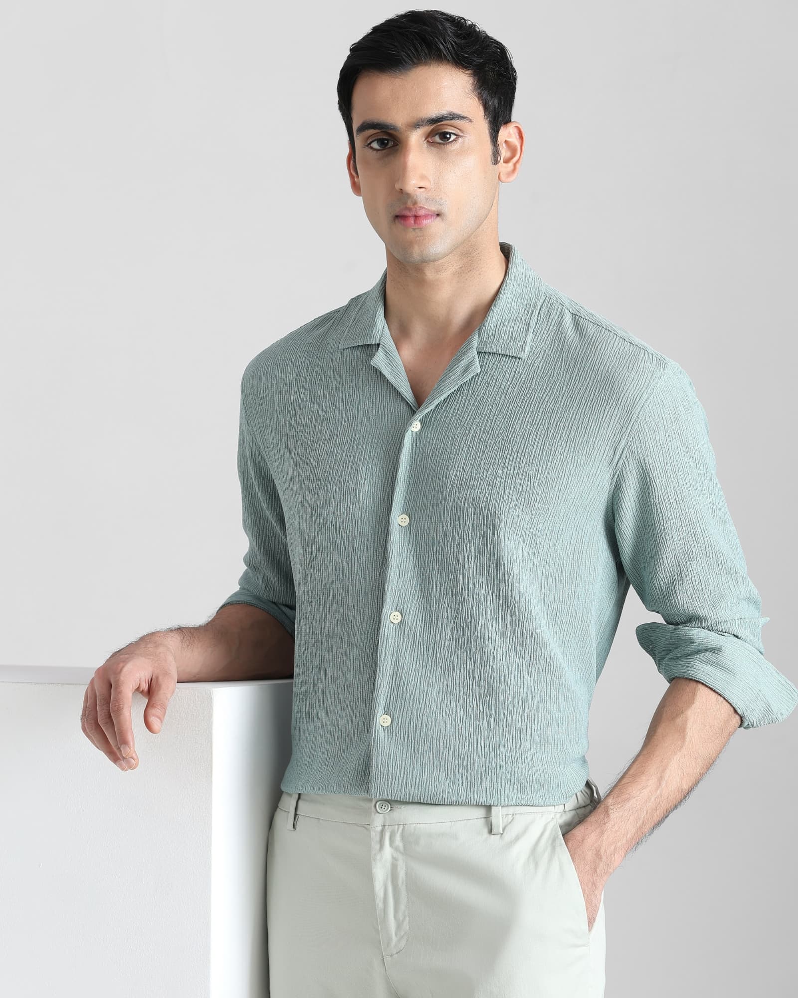 Green Textured Plain Slim Fit Casual Shirt