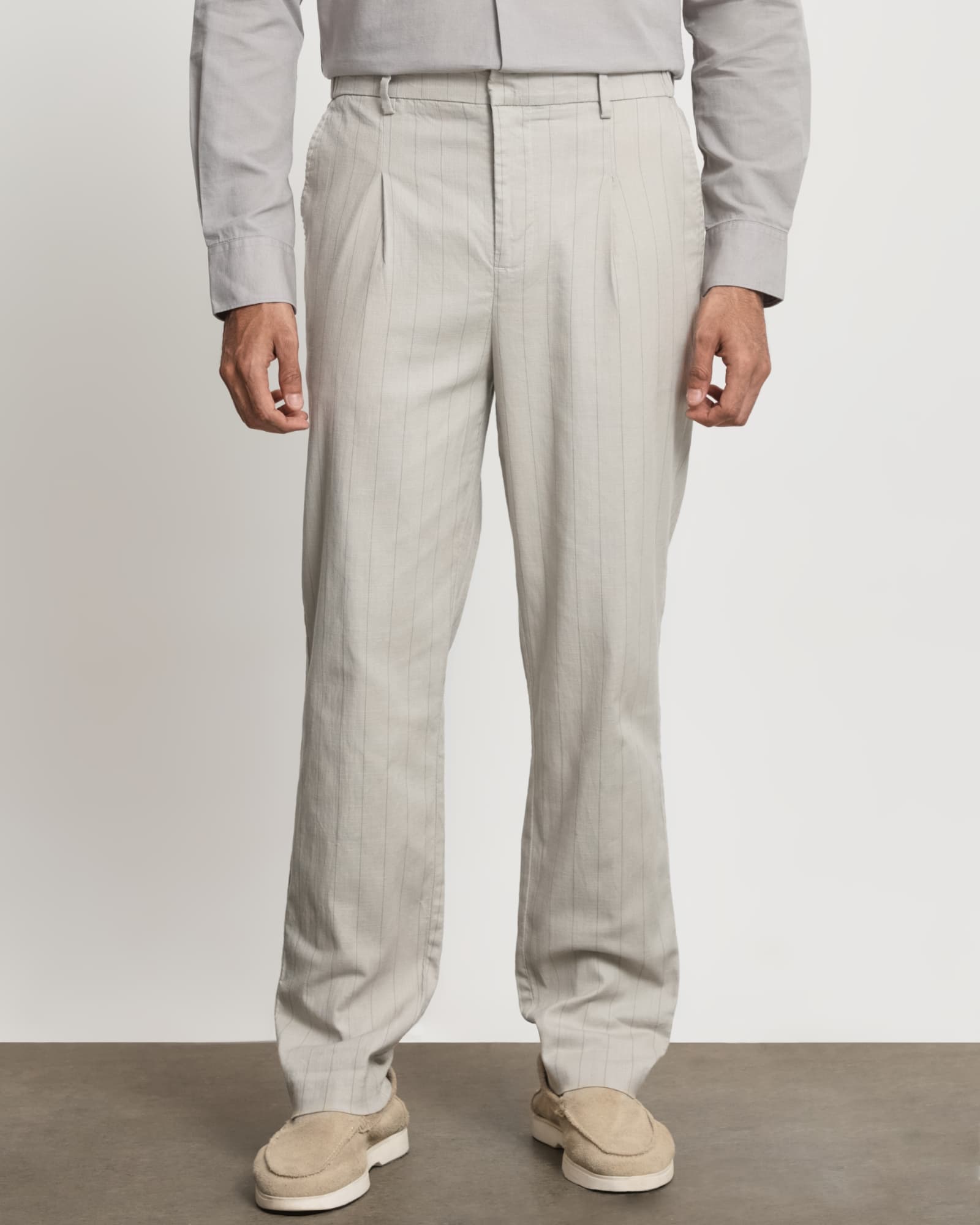 Light Grey Relaxed Tapered Fit Single Pleated Pants