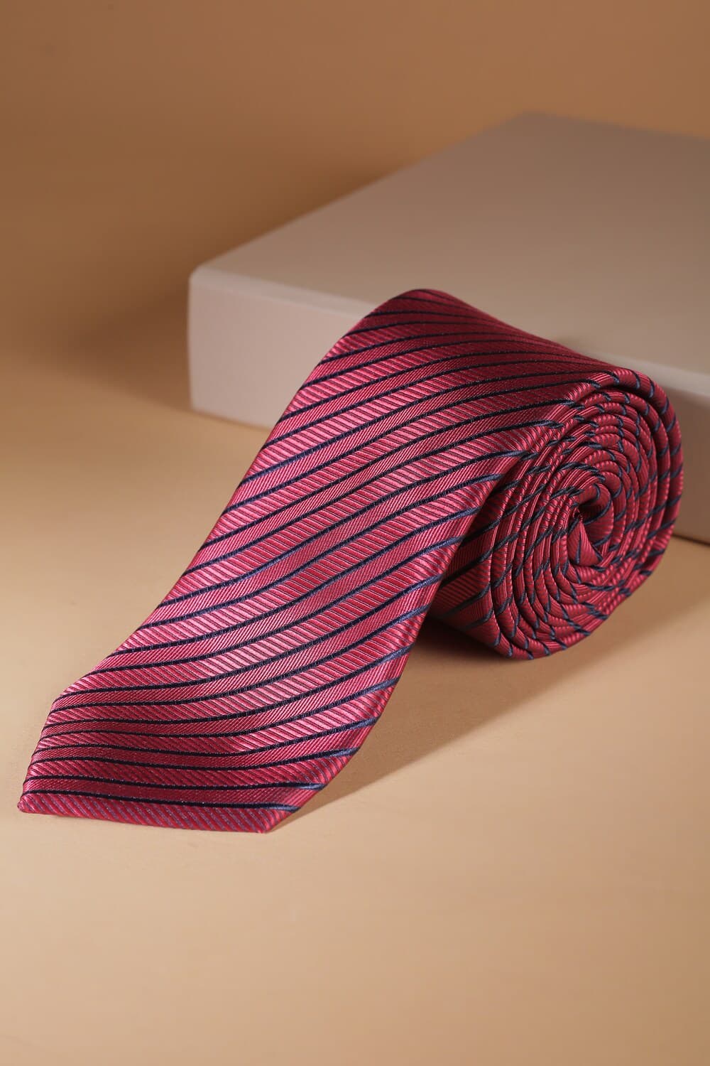 Men Maroon Printed Formal Tie Men Maroon Printed Formal Tie