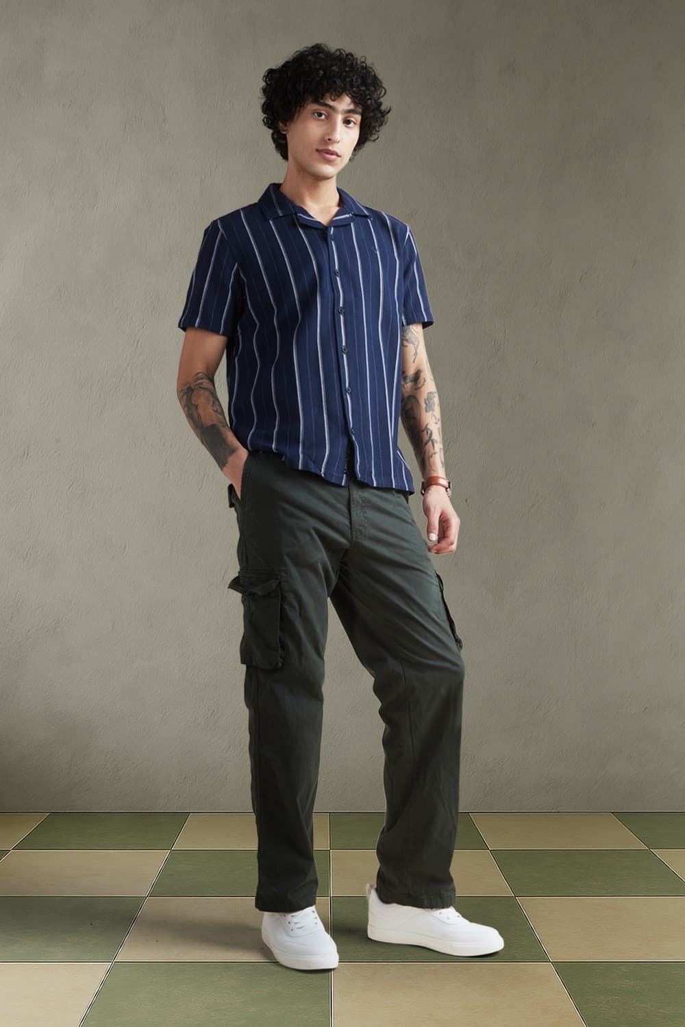 Men Grey Solid Casual Cargo Pants Men Grey Solid Casual Cargo Pants